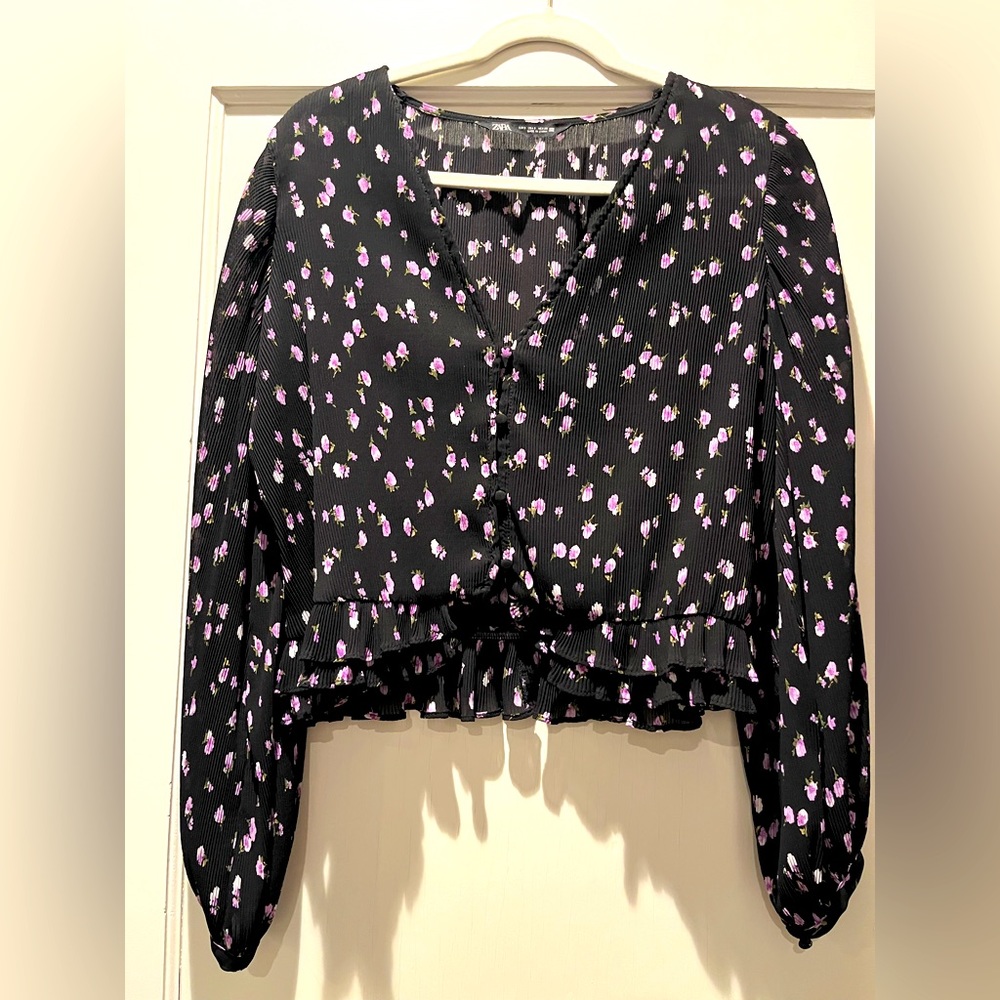 Cute black and purple floral flowy going out top - Zara size S